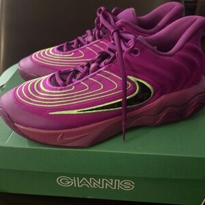 Nike Men's Giannis Immortality 4 Hyper Violet Basketball Shoe FQ3680-501  Sz 8.5